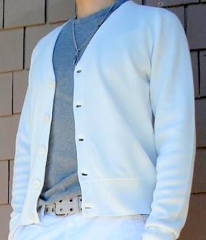 White Cardigan Navy T-shirt White Pants Navy Canvas Shoes - Men's