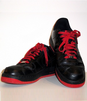 red and black nike tennis shoes