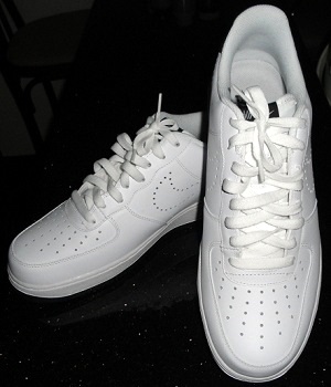 solid white nike shoes