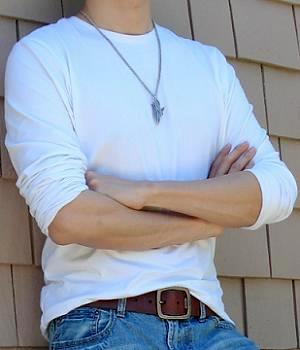 An example of wearing a solid white T-shirt and a silver pendant