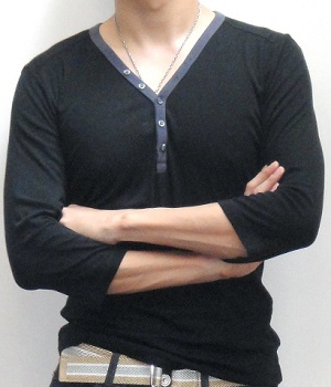 Men's Uniqlo Black 5 Button Long Sleeve T-Shirt