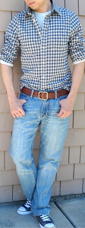 Men's Beige Checked Shirt Beige T-Shirt Brown Leather Belt Light Blue Jeans Brown Sneakers