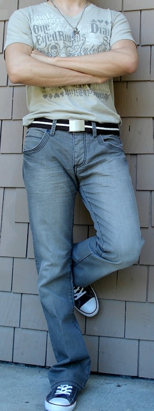 Men's Beige Graphic Tee Brown Cotton Belt Gray Jeans Gray Shoes