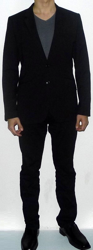 Men's Black Suit Jacket Gray V-neck T-shirt Black Belt Black Suit Pants Black Leather Shoes