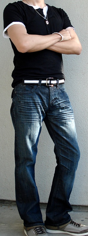 Men's Black Button T-Shirt Black Webbing Belt Dark Blue Jeans Gray Fashion Sneakers