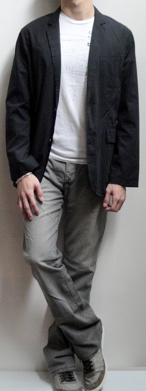 Men's Black Shirt Blazer White Graphic T-shirt Gray Jeans Gray Sneakers Silver Bracelet