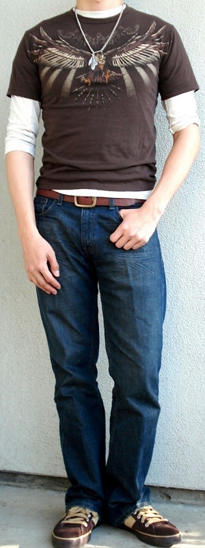 Brown Graphic Tee Brown Leather Belt Brown Shoes Beige T-Shirt