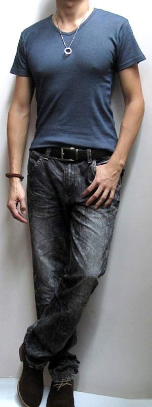Men's Dark Blue T-Shirt Black Snow Jeans Dark Brown Belt Suede Ankle Boots