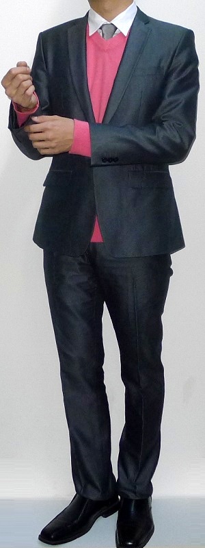 Men's Dark Gray Suit Jacket Pink V-neck Sweater Gray Tie White Shirt Dark Gray Suit Pants Black Leather Shoes