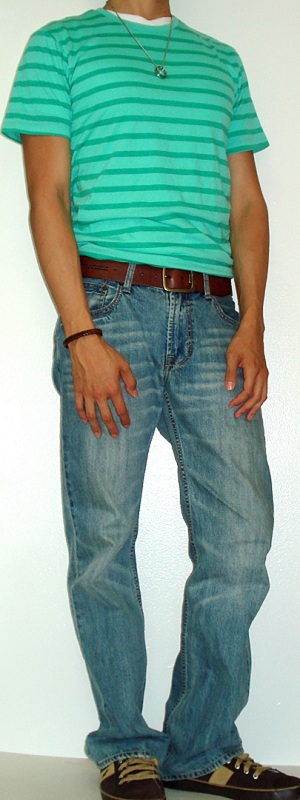 Green Striped T-Shirt Brown Leather Belt Light Blue Jeans Brown Sneakers