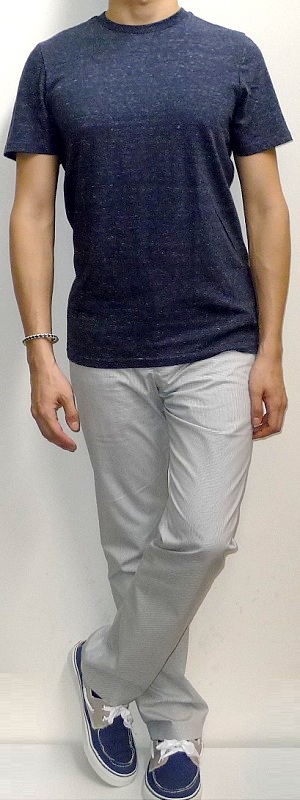 Navy Crew Neck T-shirt White Pants Navy Canvas Shoes