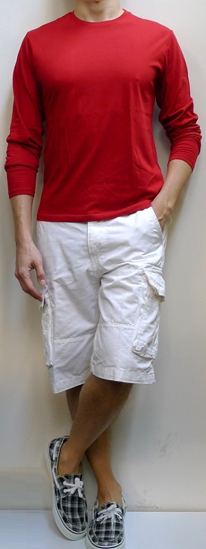 Men's Red Crew Neck Long Sleeve T-shirt White Cargo Shorts Black Plaid Canvas Shoes