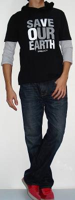 Black 3/4 Sleeve Graphic T-shirt Dark Blue Jeans Red Sneakers