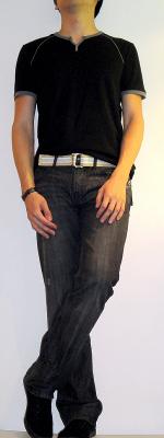 Black Slit Neck T-Shirt Gold Webbing Belt Black Jeans Black Sneakers