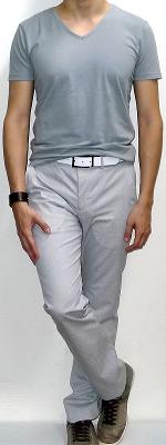 Gray V-neck T-shirt White Pants Gray Sneakers White Belt