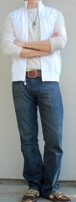 White Vest Beige T-Shirt Brown Leather Belt Dark Blue Jeans Brown Sneakers