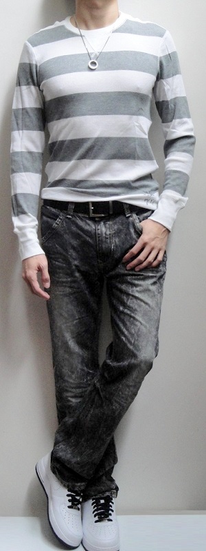 Men's White Gray Striped Thermal Silver Pendant Dark Brown Belt Black Snow Jeans White Running Shoes