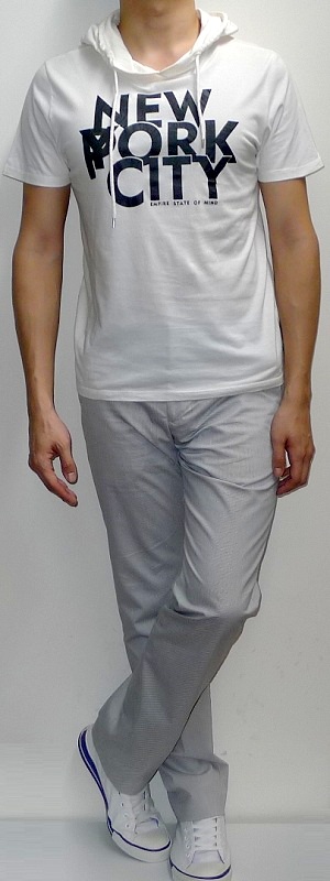 Men's White Hooded Graphic T-shirt White Pants White Canvas Shoes
