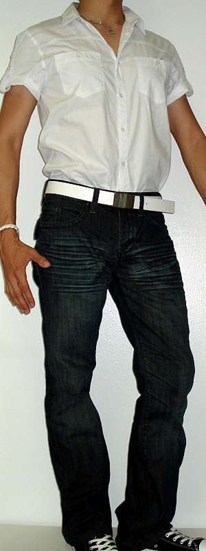 Men's White Short Sleeve Shirt Black Shoes Dark Blue Jeans White Leather Belt