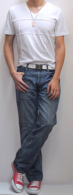 Men's White Short Sleeve V Neck T-Shirt White Leather Belt Light Blue Jeans Pink Canvas Sneakers