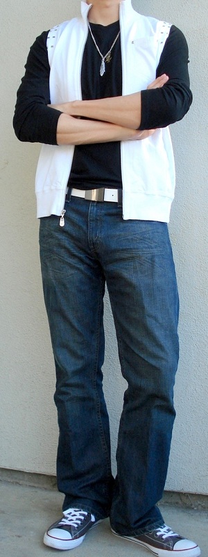 White Vest Black T-Shirt White Leather Belt Gray Shoes